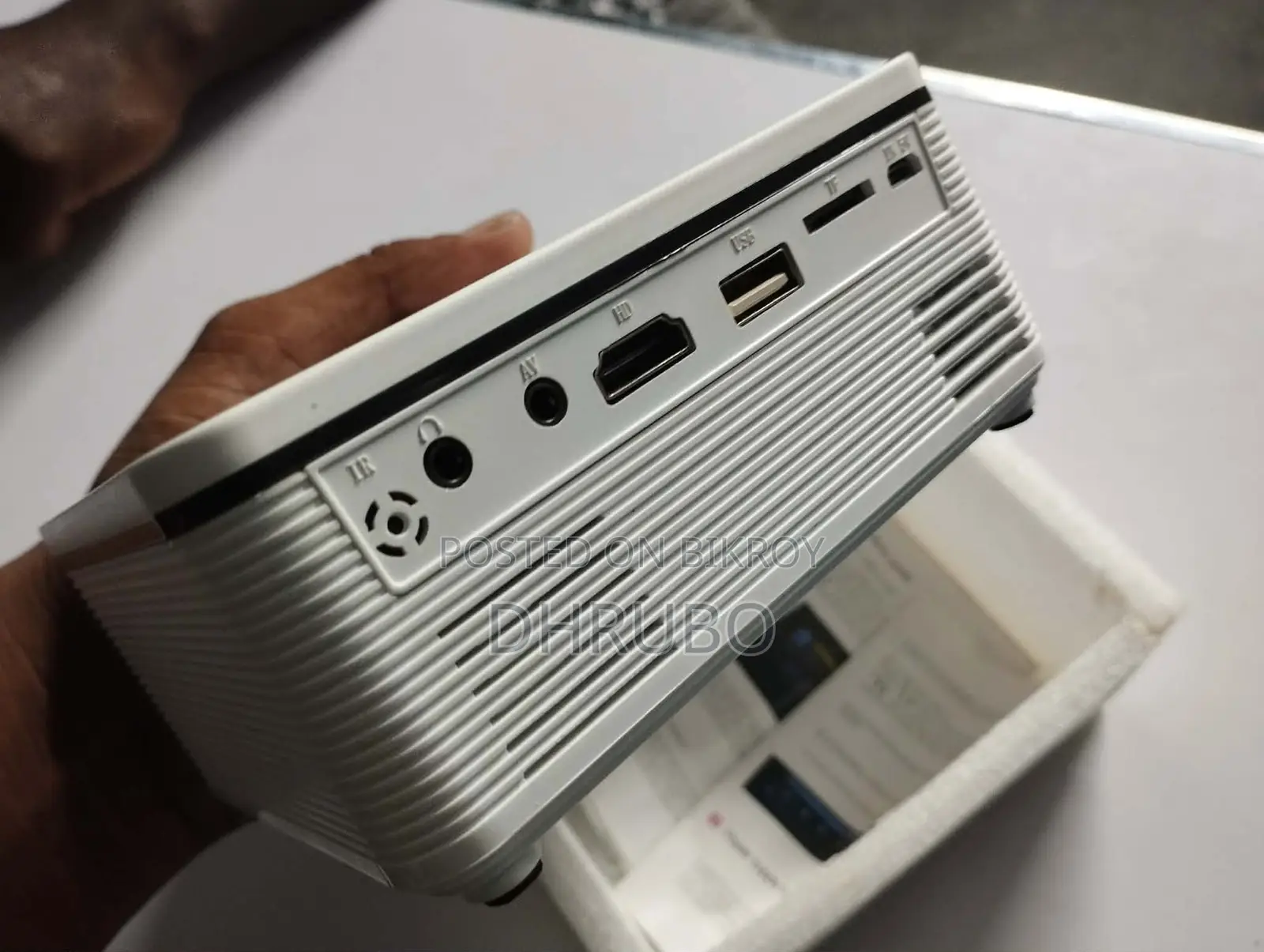 মিনি প্রজেক্টর এইচডি রিমোট