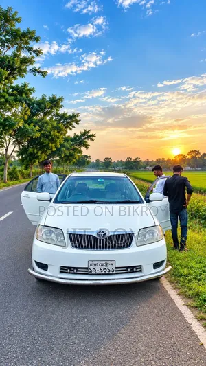 টয়োটা করোল্লা ২০০৪ সাদা