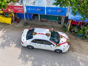 টয়োটা করোল্লা ২০০৪ সাদা