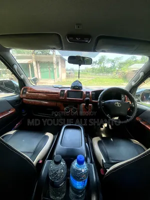 টয়োটা হাইএচ ২০১১ ব্ল্যাক