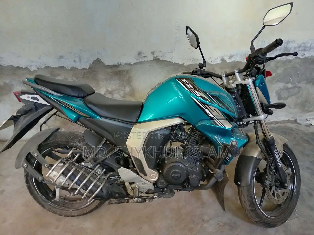 ইয়ামাহা এফজেড ২০১৮ নীল