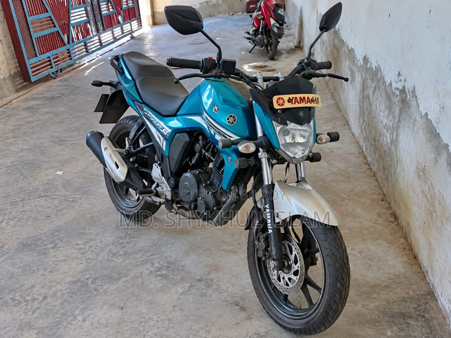 ইয়ামাহা এফজেড ২০১৮ নীল
