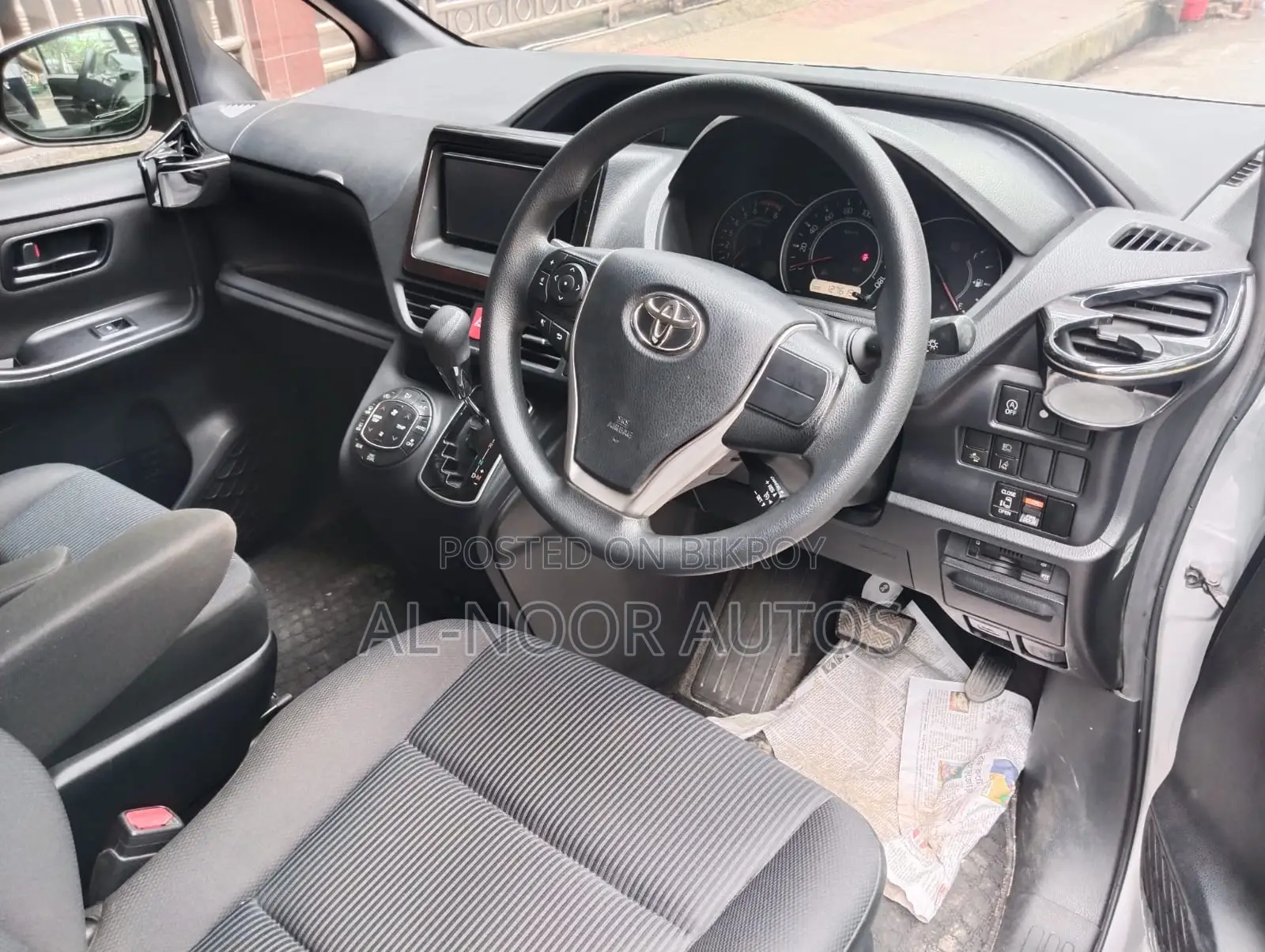 Toyota Noah 2.0 FWD (8 Seater) 2021 Silver
