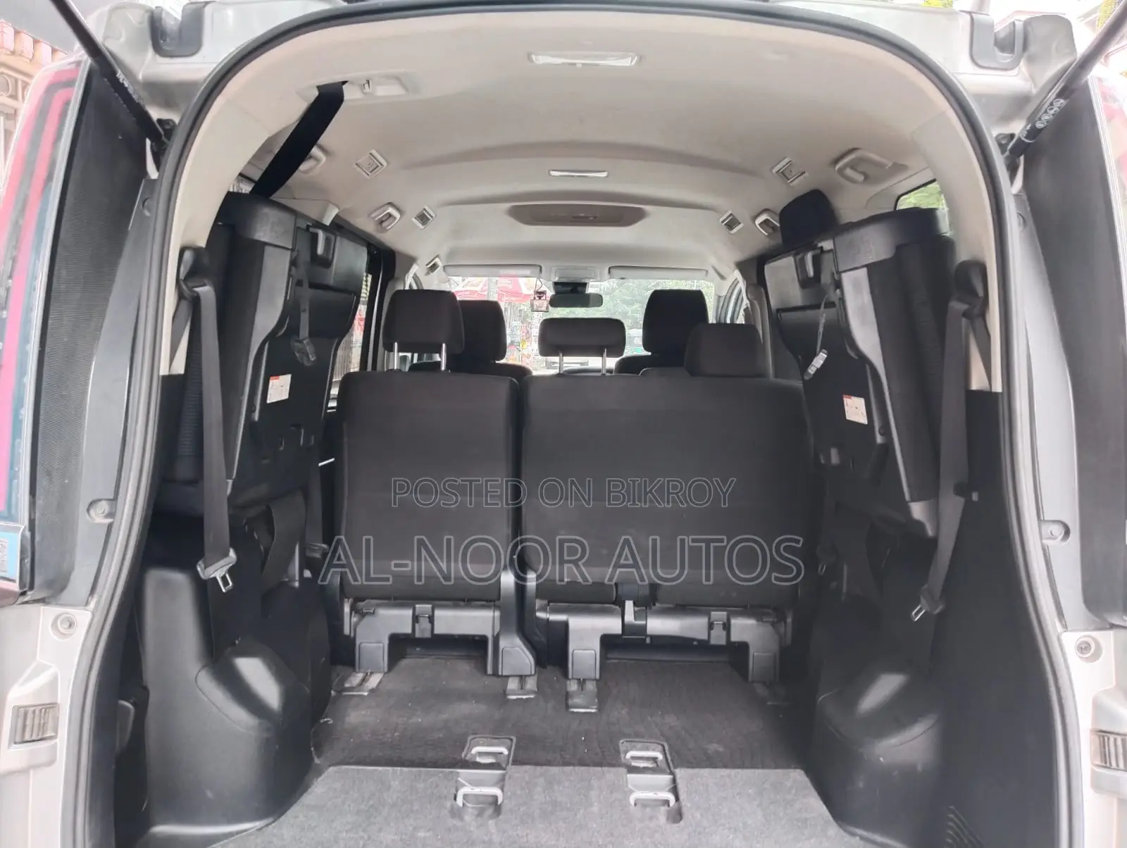 Toyota Noah 2.0 FWD (8 Seater) 2021 Silver