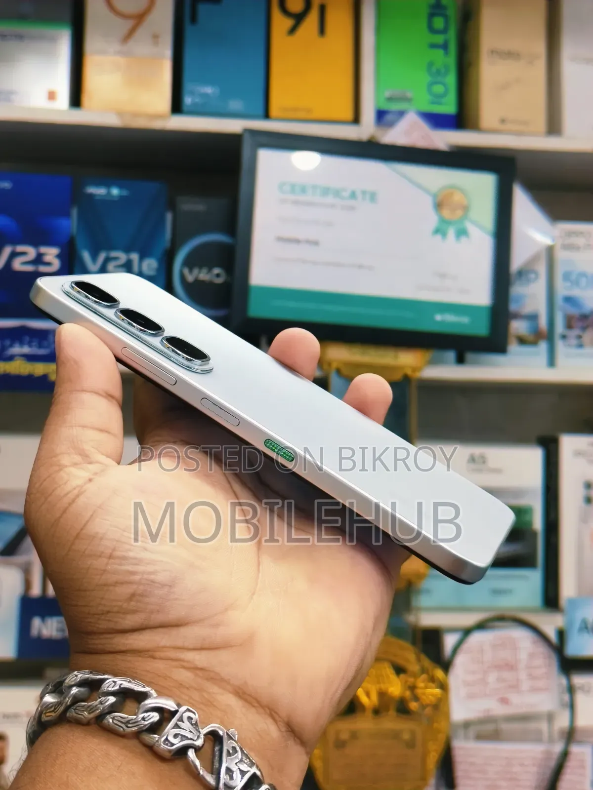 ইনফিনিক্স হট ৬০আই ২৫৬ জিবি সিলভার