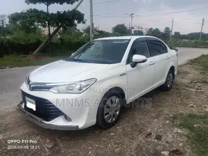 Toyota Axio 1.5 Hybrid G Two-Wheel Drive 2017 White
