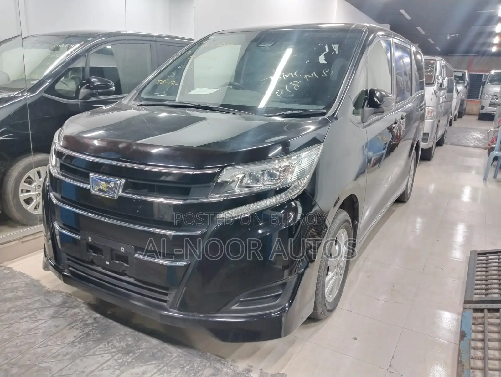 Toyota Noah 1.8 Front-Wheel Drive Hybrid (7 Seater) 2021 Black