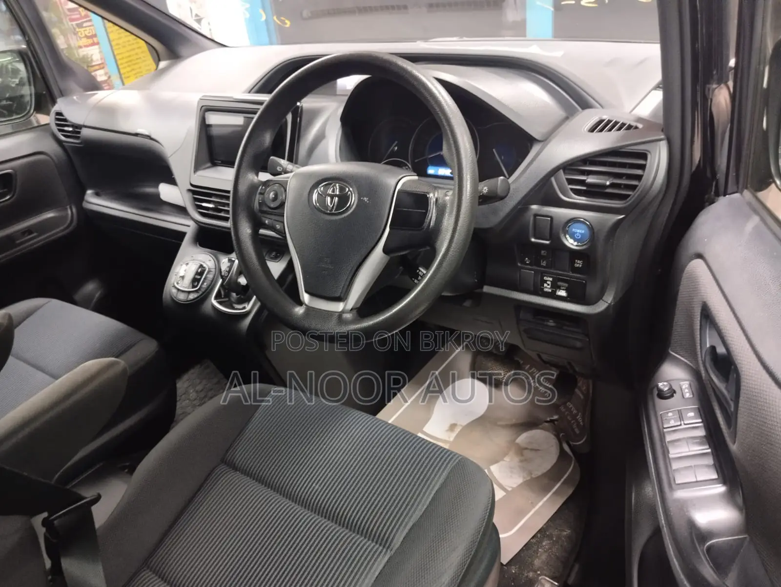 Toyota Noah 1.8 Front-Wheel Drive Hybrid (7 Seater) 2021 Black