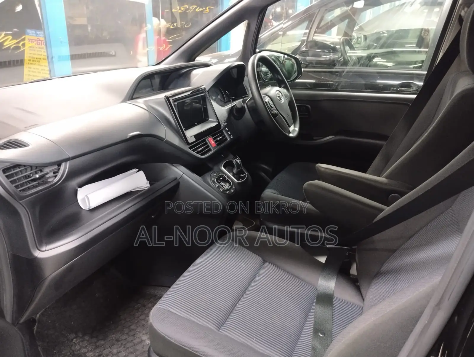 Toyota Noah 1.8 Front-Wheel Drive Hybrid (7 Seater) 2021 Black