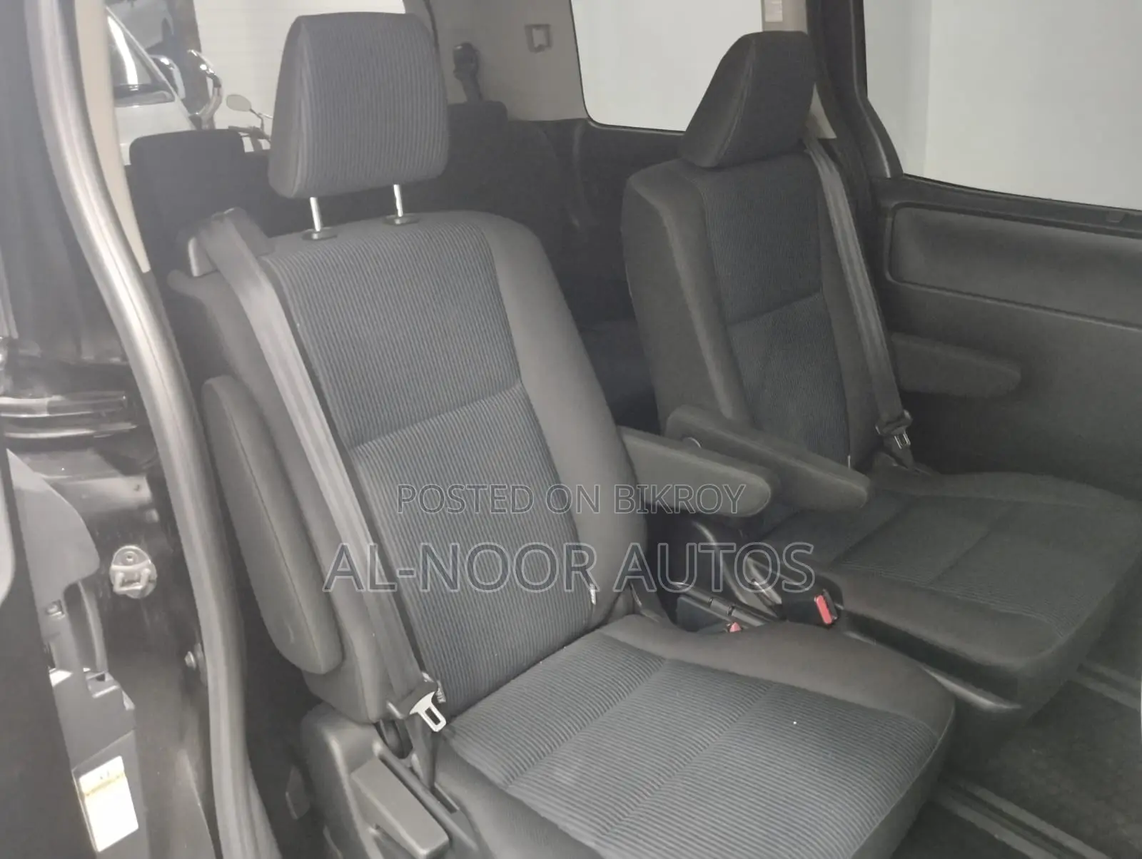 Toyota Noah 1.8 Front-Wheel Drive Hybrid (7 Seater) 2021 Black