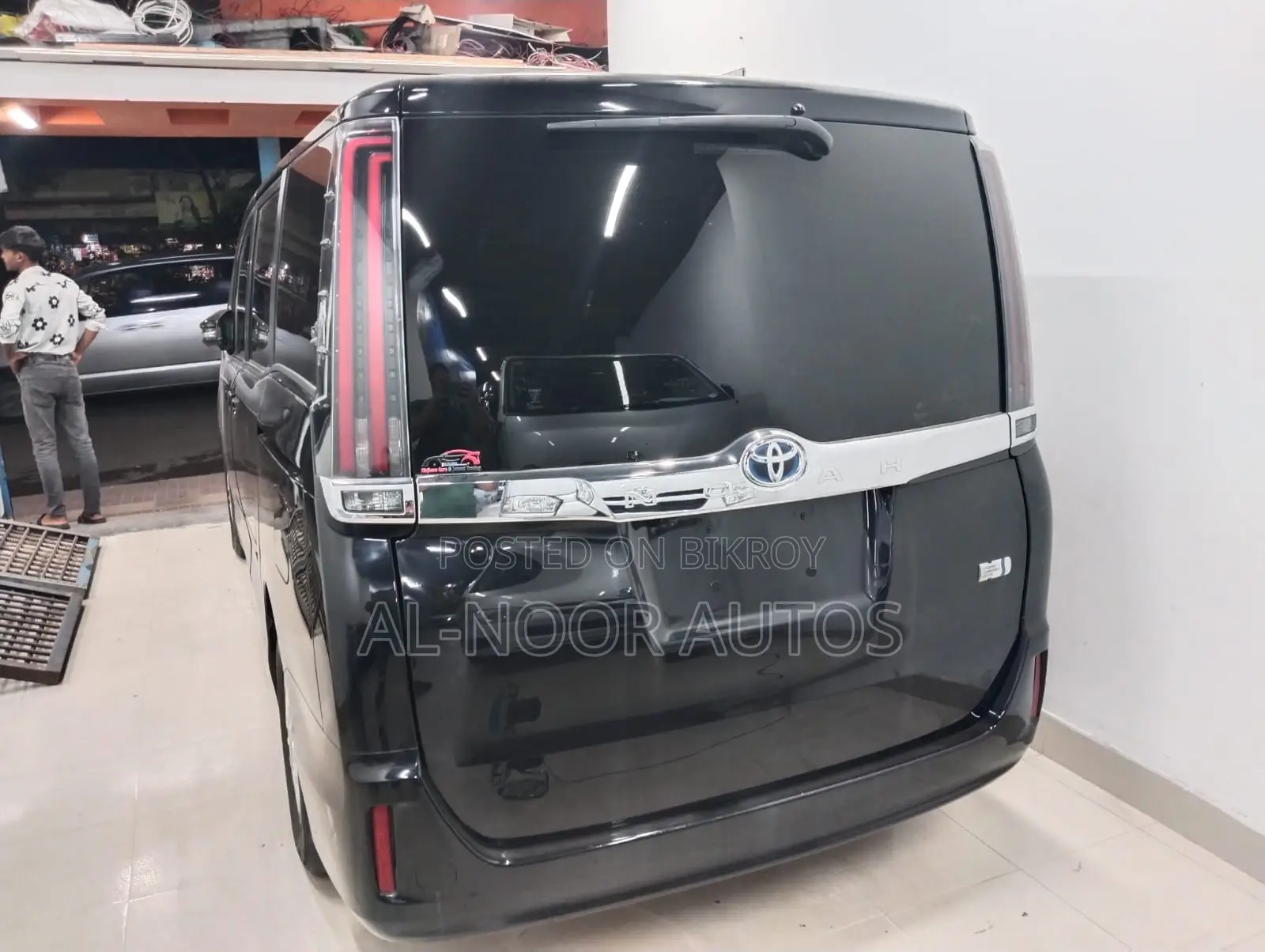 Toyota Noah 1.8 Front-Wheel Drive Hybrid (7 Seater) 2021 Black