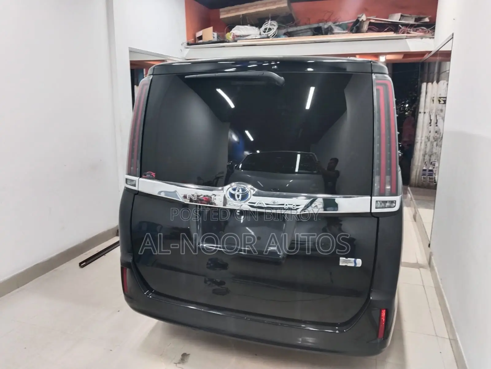 Toyota Noah 1.8 Front-Wheel Drive Hybrid (7 Seater) 2021 Black
