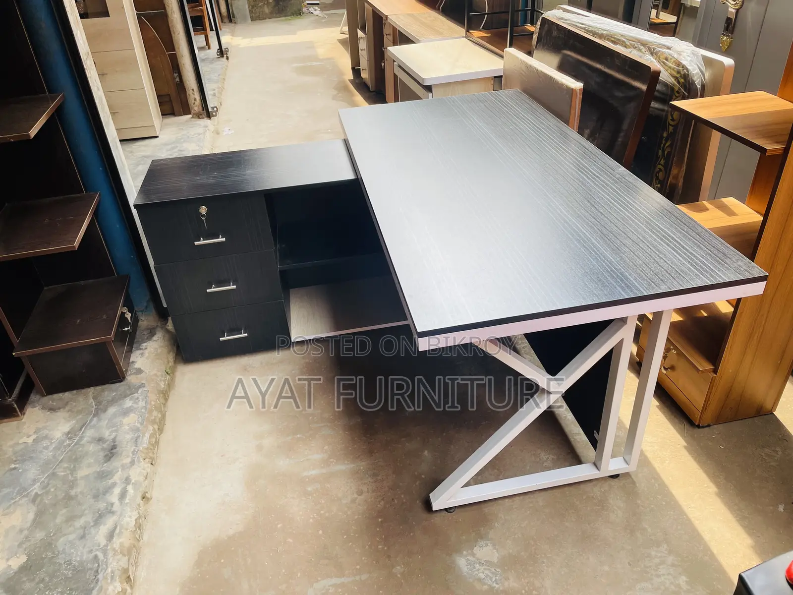 L Table Made with MS Legs and Melamine Board
