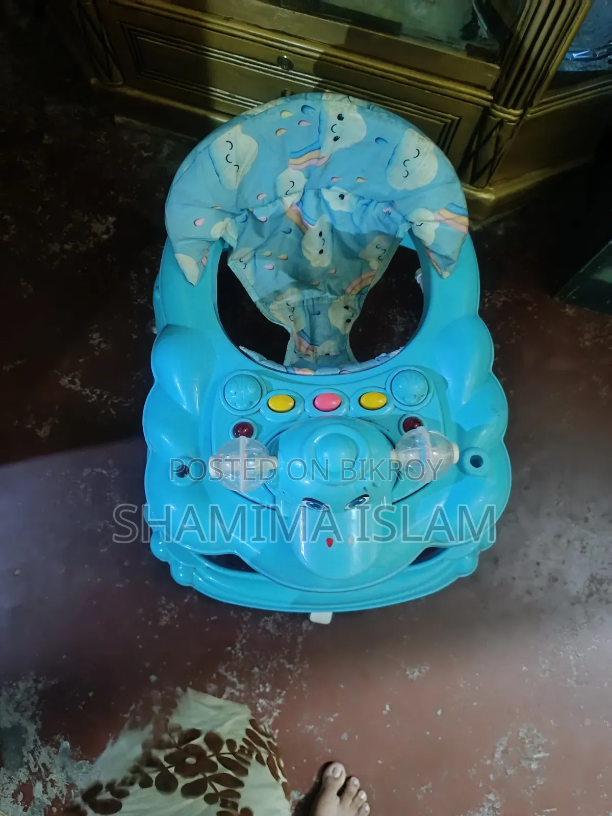 একটি বেবি ওয়াকার বিক্রি হবে