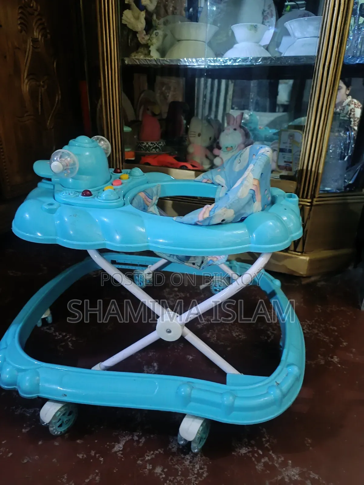 একটি বেবি ওয়াকার বিক্রি হবে