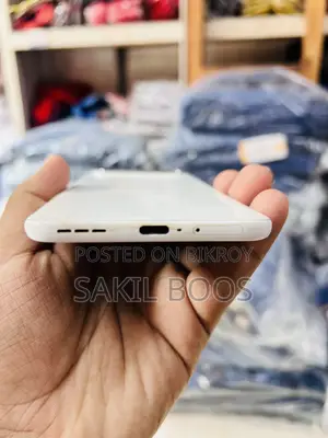 টেকনো পোভা স্লিম ৫জি ২৫৬ জিবি হোয়াইট
