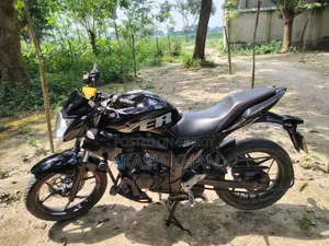 সুজুকি গিক্সার ২০১৭ ব্ল্যাক