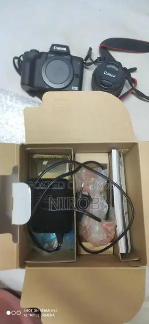 ক্যানন এম৫০ ক্যামেরা