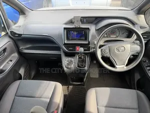 Toyota Noah 2021 Silver