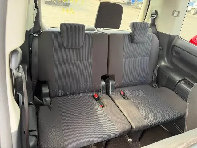 Toyota Noah 2021 Silver