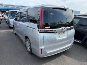 Toyota Noah 2021 Silver