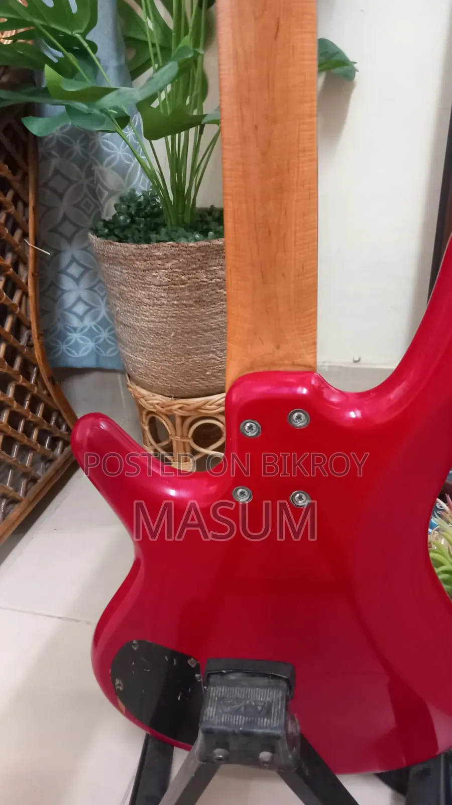 আইবেনেজ এসআরএক্স ৩০০ বেস গিটার