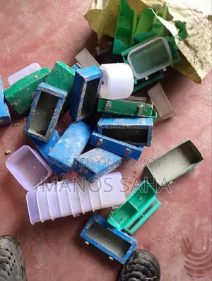 কবুতরের খাঁচা ও খাবার পট