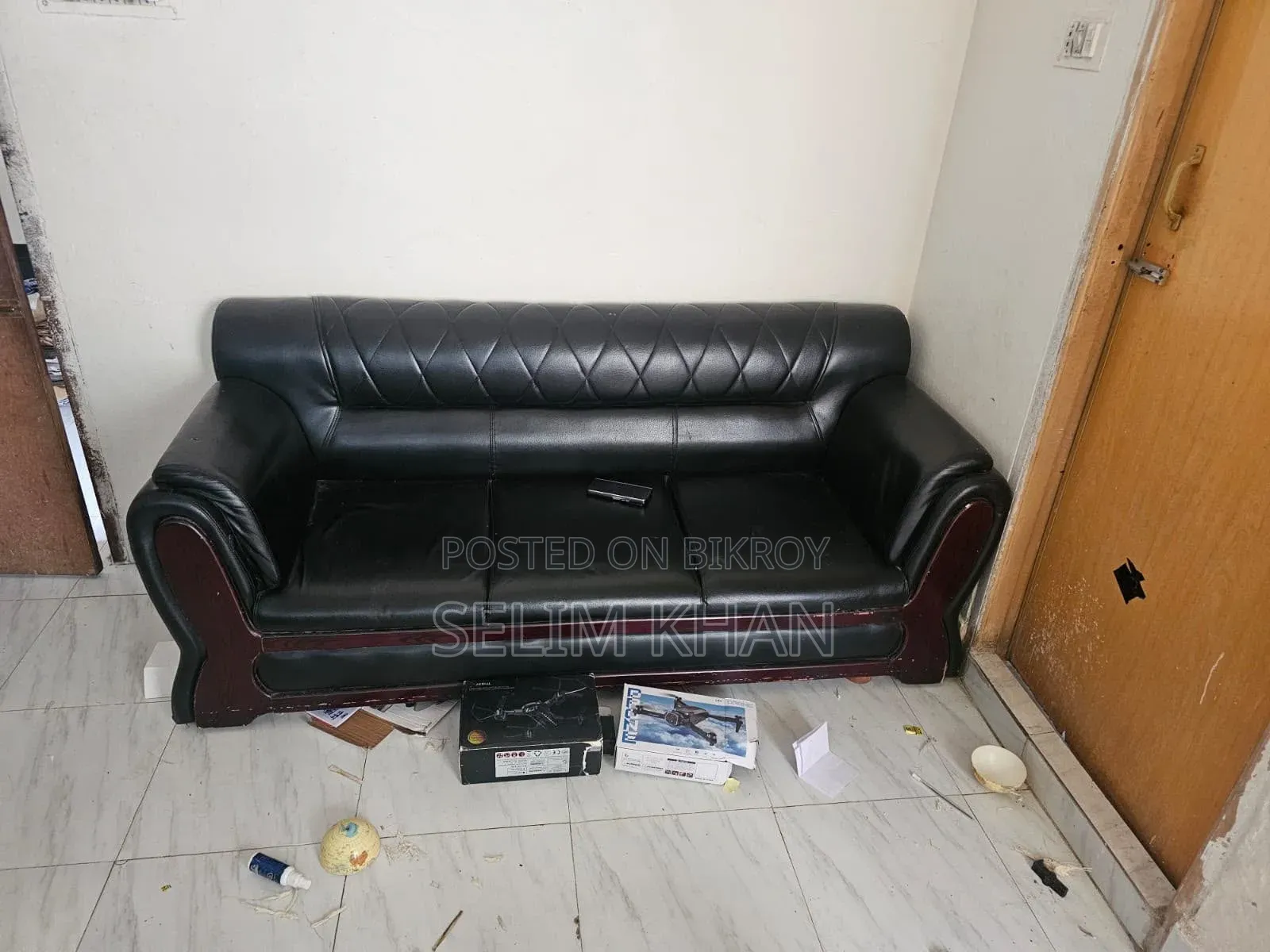 Use Sofa and Table Tabil