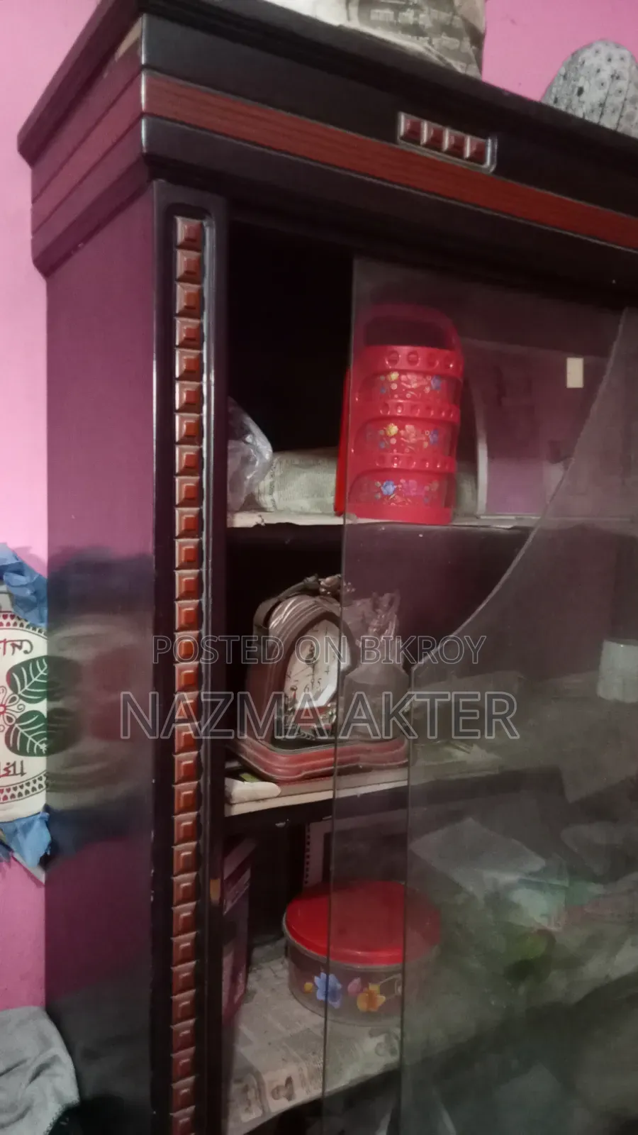 পুরোনো শোকেস বিক্রয়ের জন্য