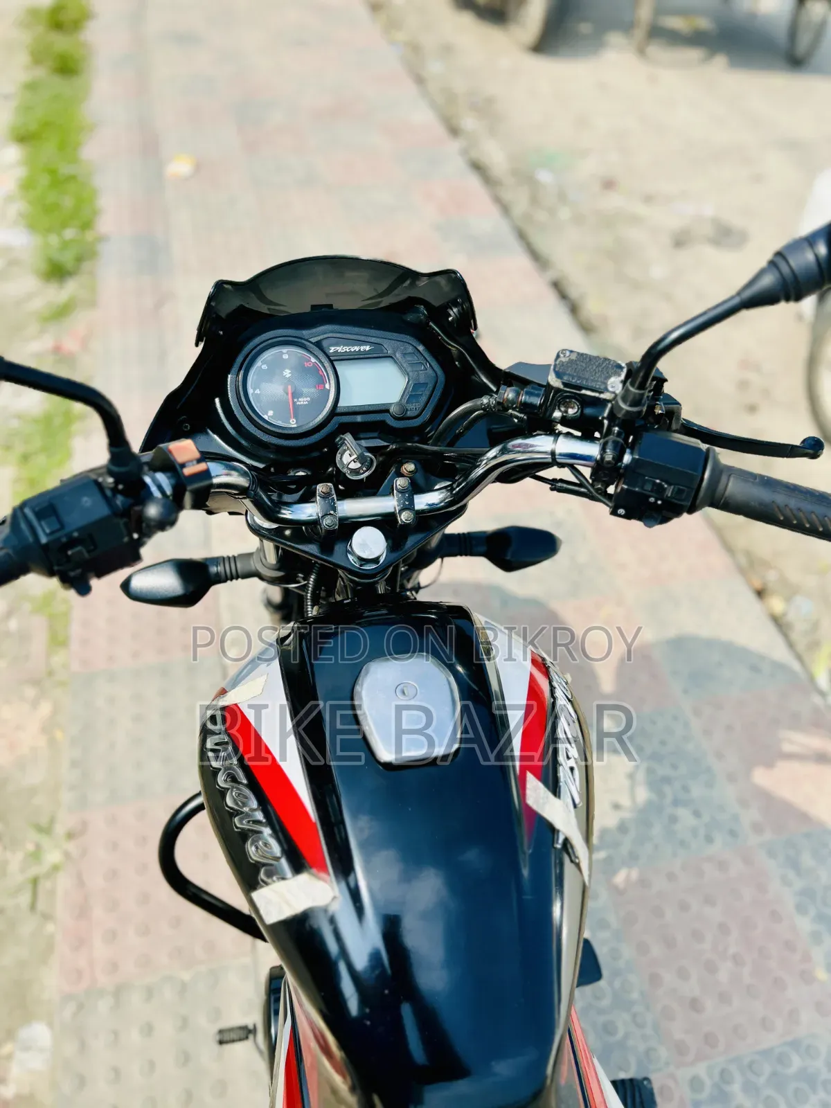 বাজাজ ডিসকভার ১১০ ২০২৩ লাল