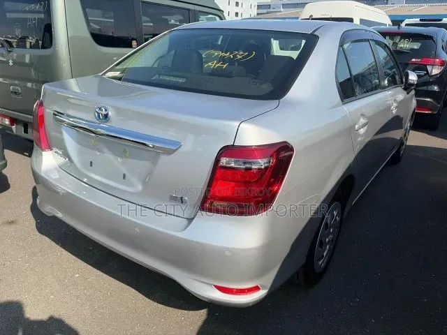 Toyota Axio 2021 Silver