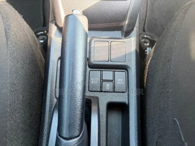 Toyota Axio 2021 Silver