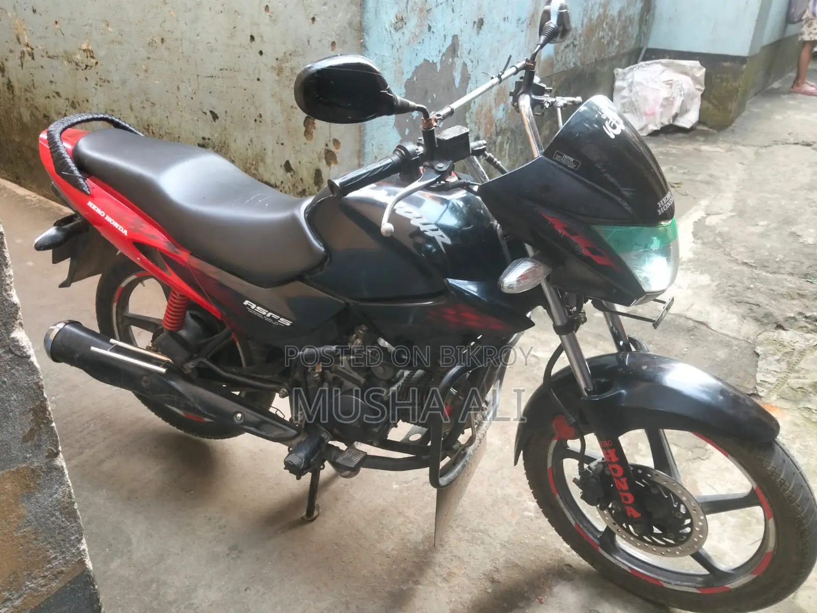Hero Glamour 2013 Black