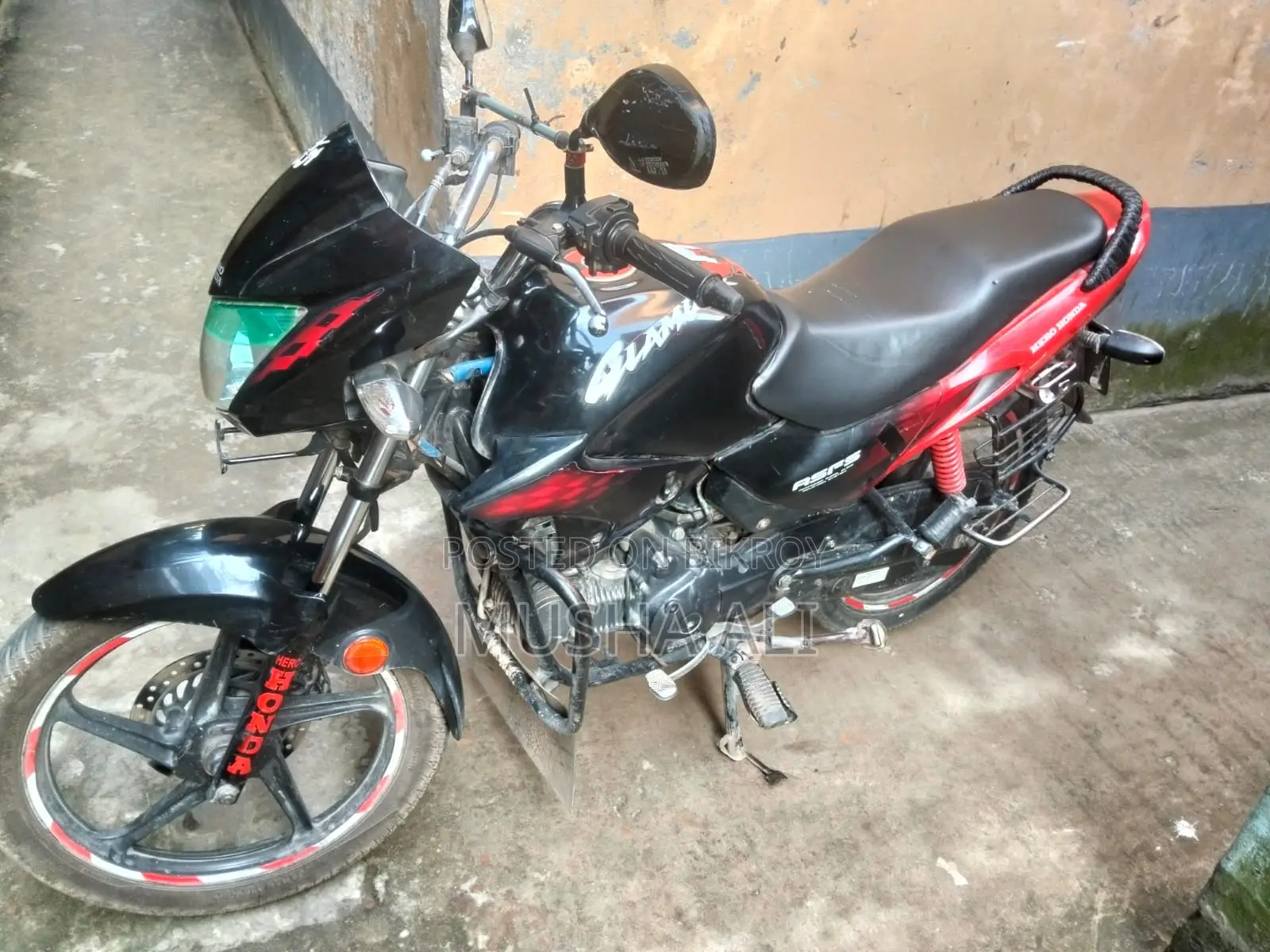 Hero Glamour 2013 Black
