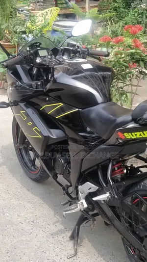 সুজুকি জিক্সার এসএফ ২০২২ কালো