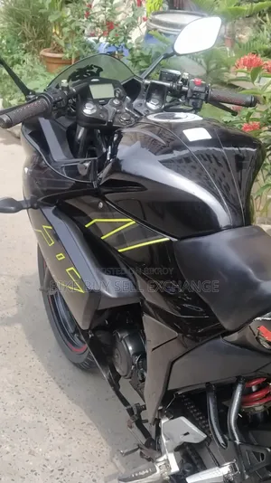 সুজুকি জিক্সার এসএফ ২০২২ কালো