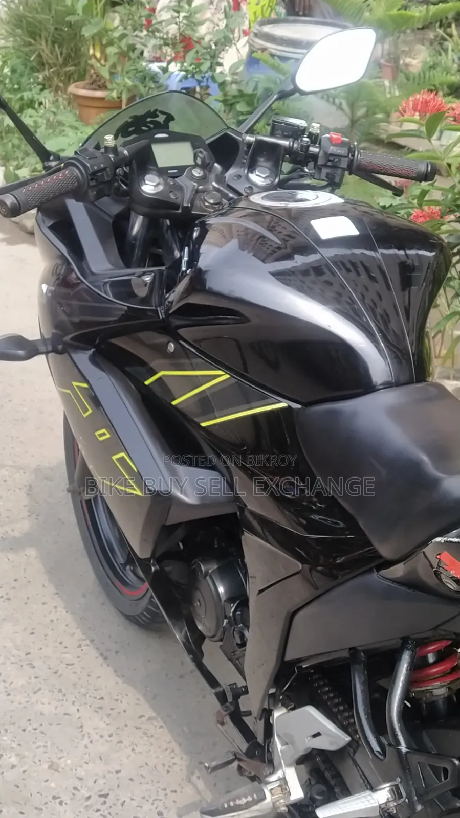 সুজুকি জিক্সার এসএফ ২০২২ কালো
