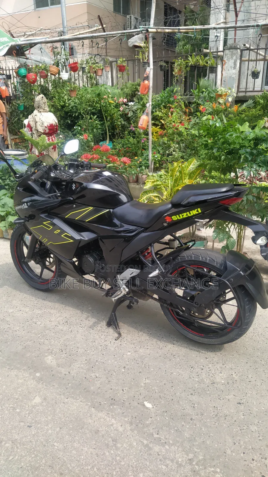 সুজুকি জিক্সার এসএফ ২০২২ কালো