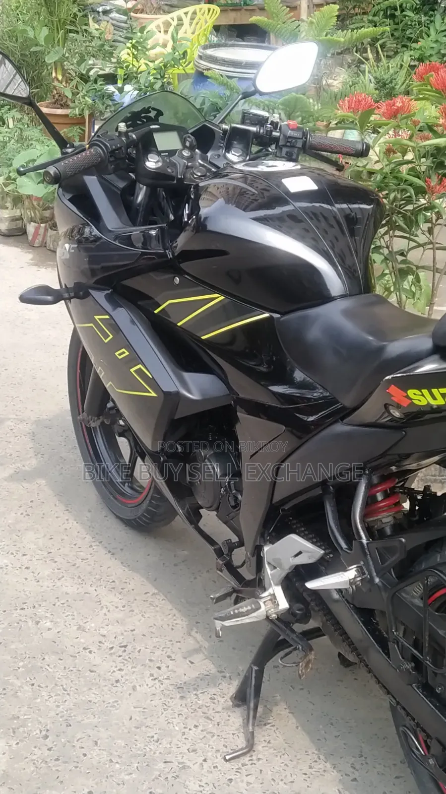 সুজুকি জিক্সার এসএফ ২০২২ কালো