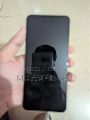 রিয়েলমি ১২+ ২৫৬ জিবি সাদা