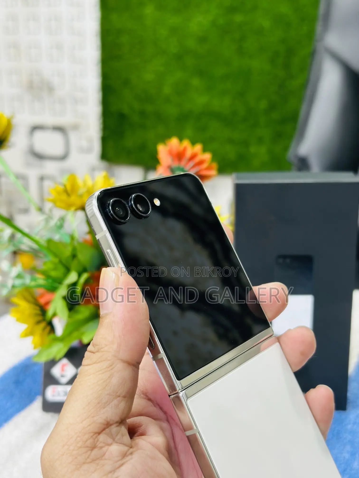 স্যামসাং গ্যালাক্সি জেড ফ্লিপ ৫ ৫১২ জিবি সাদা