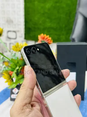 স্যামসাং গ্যালাক্সি জেড ফ্লিপ ৫ ৫১২ জিবি সাদা