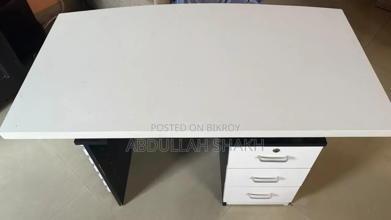 Table used for only 4 months, like new