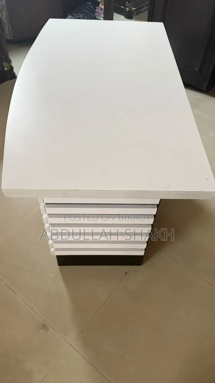 Table used for only 4 months, like new