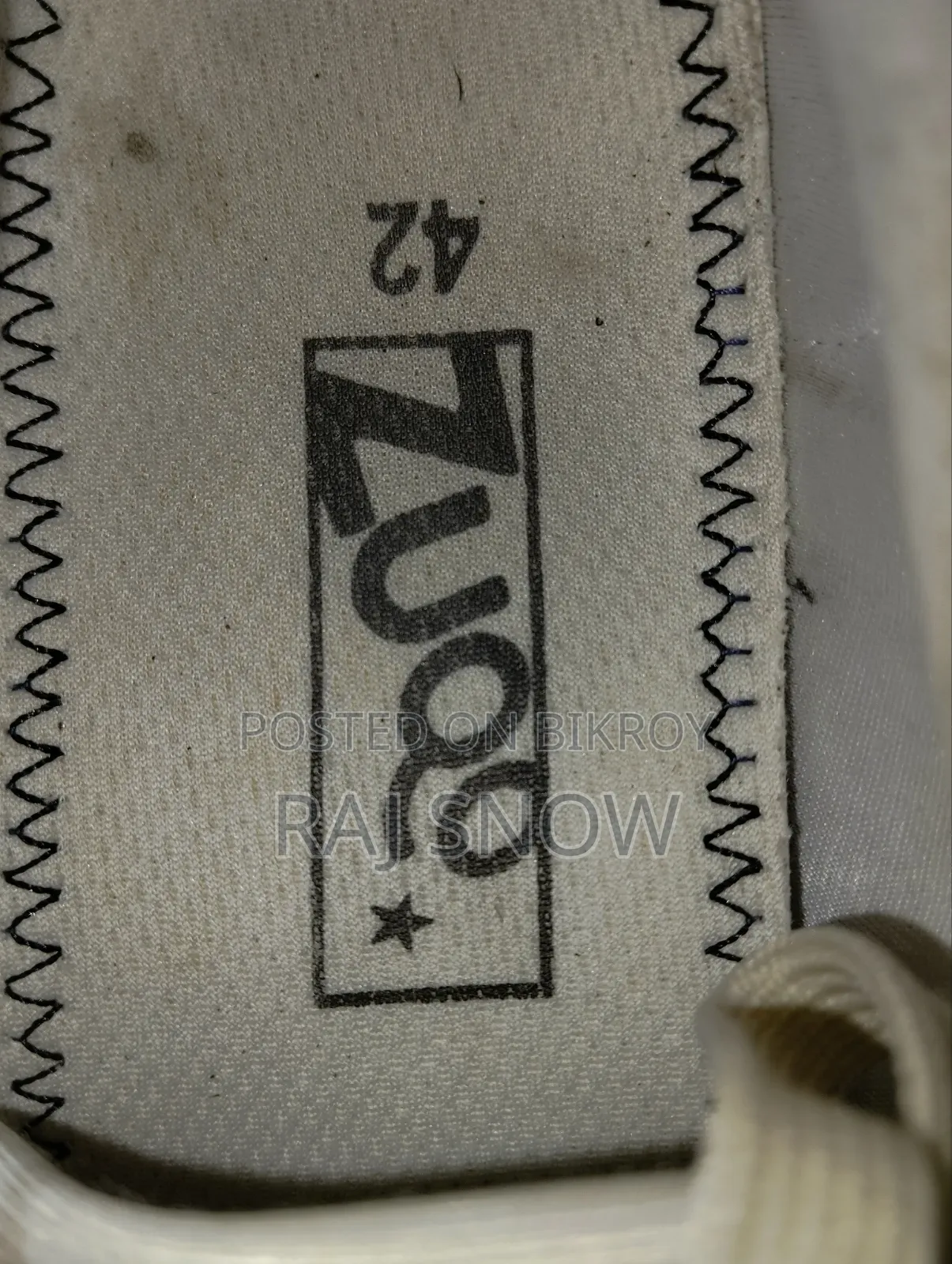 ZUQO ব্ল্যাক অ্যান্ড হোয়াইট স্নিকার্স - নতুনের মতো কন্ডিশন