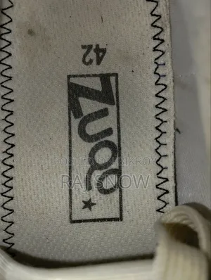 ZUQO ব্ল্যাক অ্যান্ড হোয়াইট স্নিকার্স - নতুনের মতো কন্ডিশন