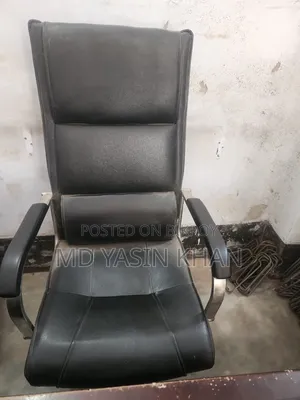 অফিসিয়াল চেয়ার টেবিল মোট ৪ পিস