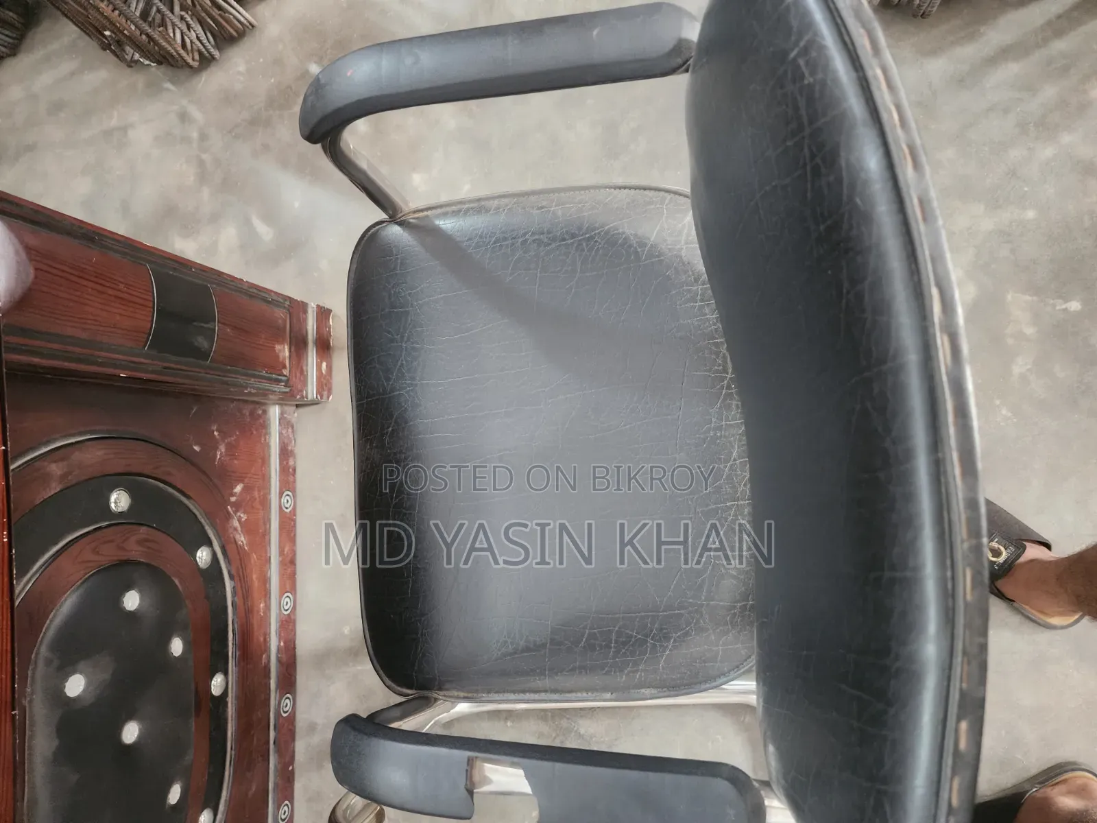 অফিসিয়াল চেয়ার টেবিল মোট ৪ পিস