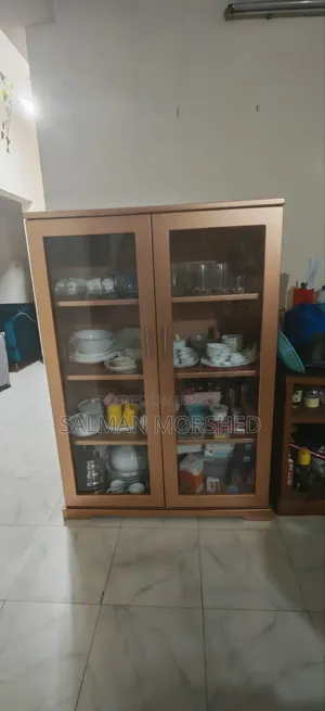 উত্তরায় শোকেস বিক্রি হবে