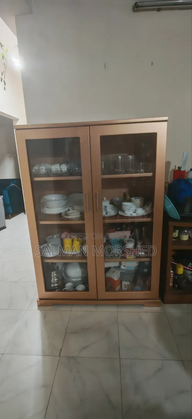 উত্তরায় শোকেস বিক্রি হবে